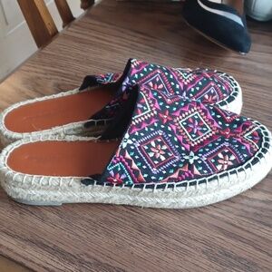 American Eagle Aztec Clogs! New condition, no tags